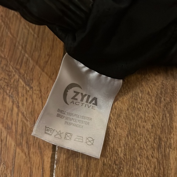 Zyia Active Bomber Medium Shorts Black Animal Metallic - Picture 13 of 13